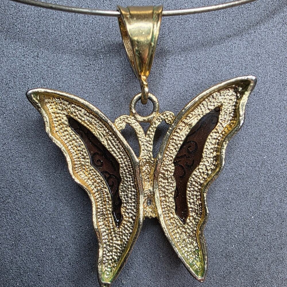 Vintage Large Gold Tone Butterfly Pendant Rhinestone Textured Statement 452 - Picture 3 of 9